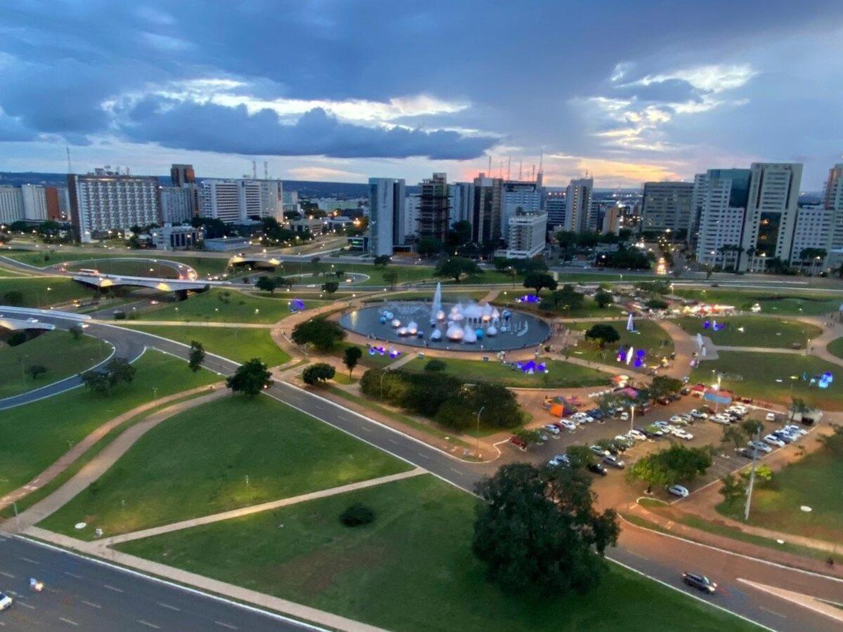 Flat Encantador No 7º Com Vista Pra Torre De Tv Brasilia Bagian luar foto